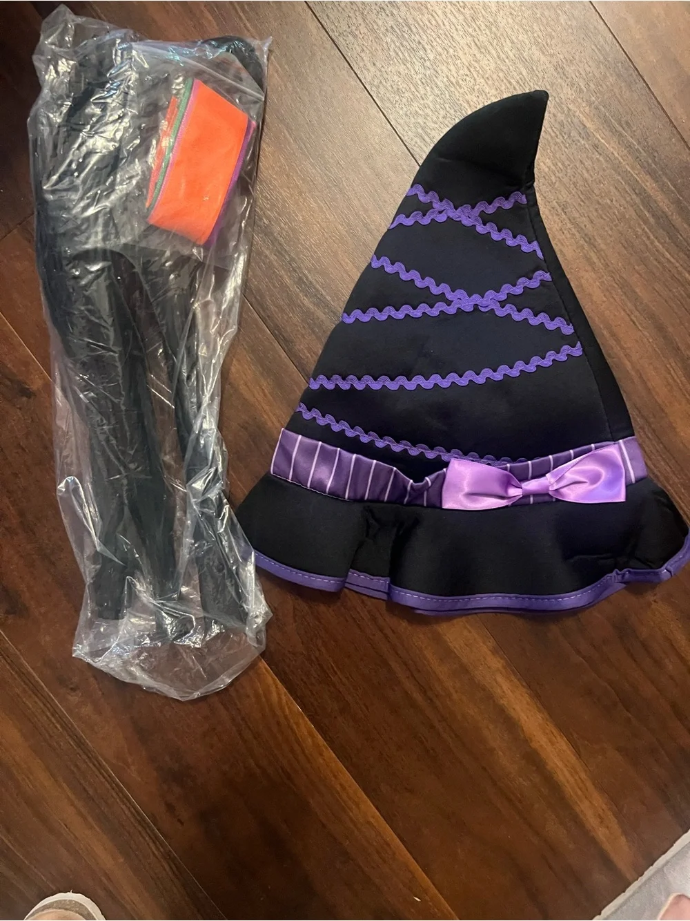 Girls Light-Up Witch Halloween Costume Size Small – 4 Piece Set new